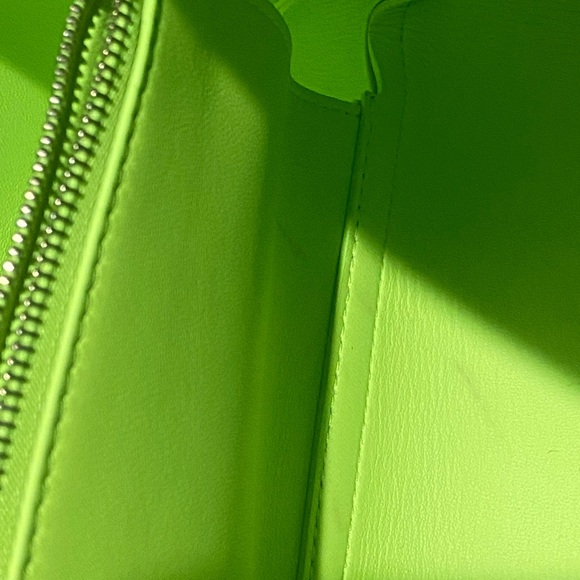 Acne Green Tote Bag with Modern Design and Spacious Interior - Picture 5 of 8